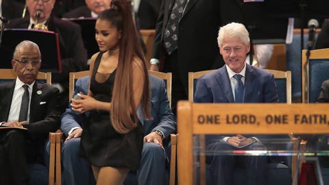 VIDEO: Las miradas de Bill Clinton a Ariana Grande que generaron criticas  en el funeral de Aretha Franklin