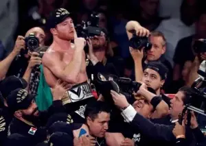 En feroz pelea Saúl Canelo Álvarez vence a Gennady Golovkin y le arrebata los títulos peso medio