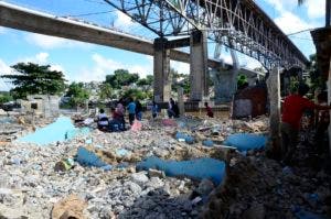 Moradores de Los Guandules  protestan contra desalojos; Urbe denuncia hay quienes pretenden hacer trampas