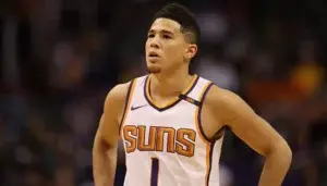 Booker, fuera 6 semanas por cirugía en la mano derecha