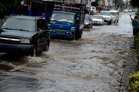 COE reporta 216 desplazados y 228 viviendas afectadas por lluvias de Isaac