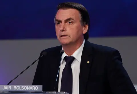 Bolsonaro está “clínicamente estable” tras cirugía de emergencia
