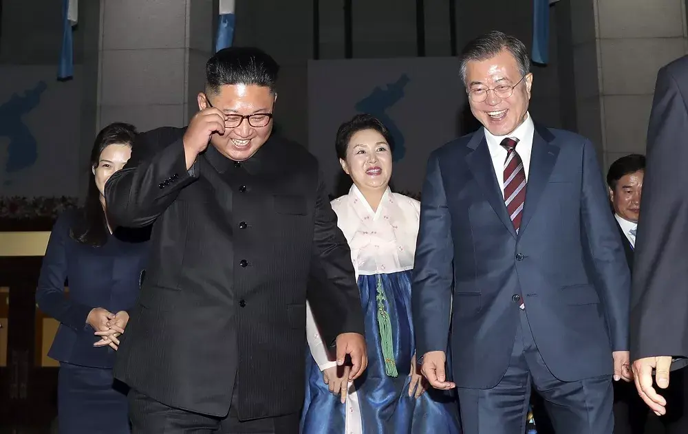 Los líderes de las dos Coreas celebran su primera reunión en Pionyang