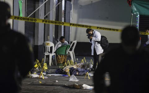 Tiroteo en plaza de mariachis en México deja 4 muertos