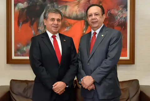 Chile está interesado en fortalecer relaciones comerciales con República Dominicana