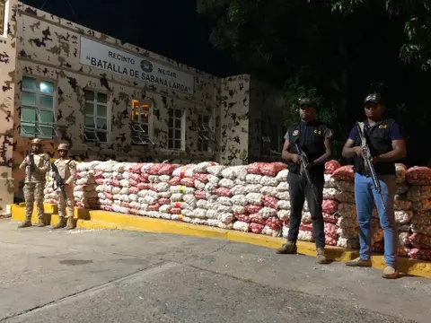Miembros del Cesfront se incautan 5,082 libras de ajo en Manzanillo