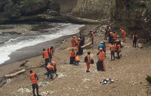 Brigadas de Obras Públicas comienzan a retirar la basura del Malecón
