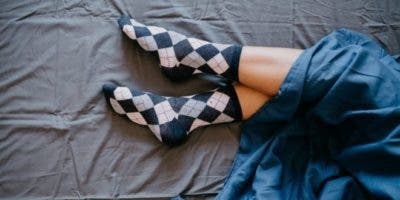 ¿Es mejor dormir con o sin calcetines?