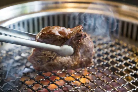 Los riesgos de la carne asada al carbón para la salud