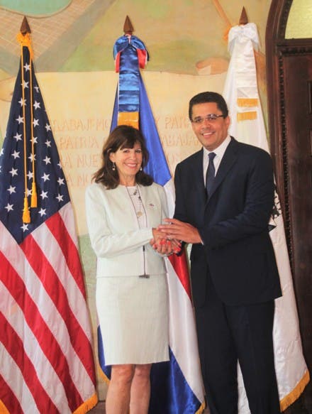 Alcalde del DN recibe visita oficial de la nueva embajadora de Estados Unidos