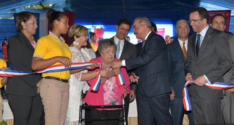 Danilo Medina entrega tres planteles escolares en Santiago
