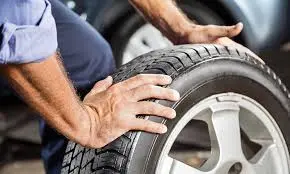 ¿Cómo revisar sus neumáticos antes de salir en carretera?