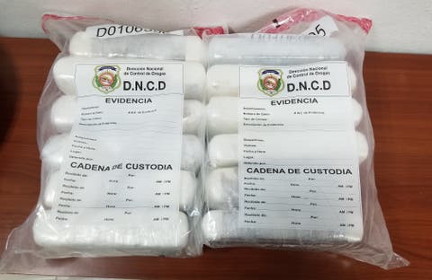 Detienen a una francesa con 12 paquetes de cocaína en aeropuerto Punta Cana