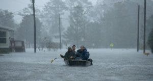 Florence deja una ciudad aislada y 17 muertos en EE.UU