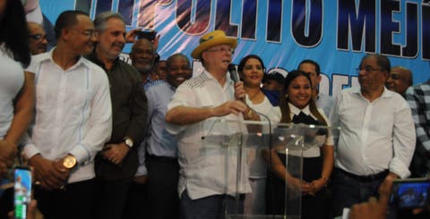 Hipólito juramenta sus equipos campaña SDE
