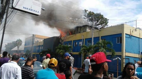 Fuego afecta hospital en Santiago