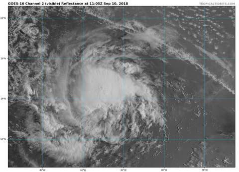 Alertas a la población de las Antillas Menores ante el paso del huracán Isaac