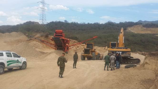 Cierran 20 minas ilegales de extracción y transporte de arena