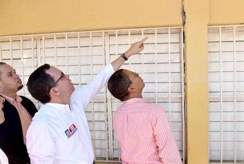 Andrés Navarro dispone plan de reparación de escuelas afectadas por sismos