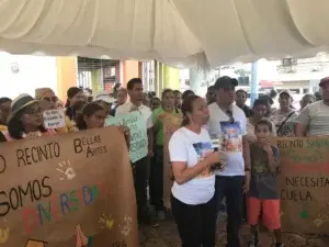 Reclaman Escuela de la Diversidad en Tenares