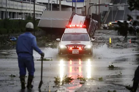 Tifón Jebi azota oeste de Japón: deja 2 muertos, inunda aeropuerto