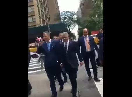 Dominicanos en Nueva York vociferan improperios al canciller Miguel Vargas