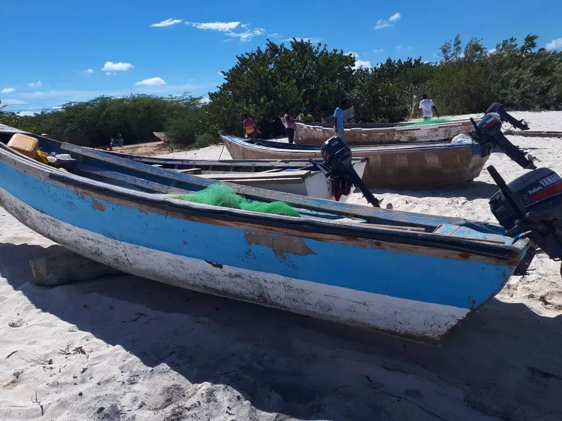 Armada auxilia francesa en isla Saona y rescata dos pescadores en Matanzas, Baní