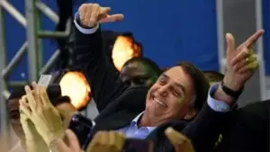 «Racista», «homófobo» y defensor de la pena de muerte: quién es Jair Bolsonaro, el controversial ganador de la primera vuelta de las elecciones en Brasil