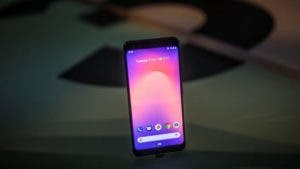 Cómo es Pixel 3, el nuevo celular de Google, y cómo se compara con el iPhone XS de Apple