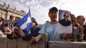 Por qué el Vaticano llegó a ver como un «peligro» a monseñor Romero (a quien este domingo convirtió en santo)