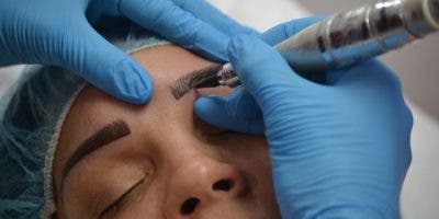 Micropigmentación es un tintado de cejas más natural a menor riesgo