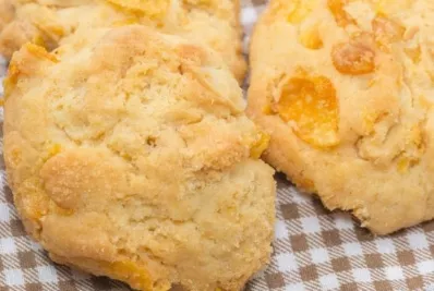 Les dio a comer galletas de las cenizas de abuela