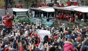 Boston festeja a todo dar  el título de Medias Rojas