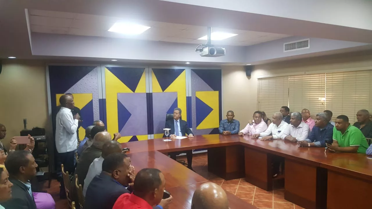 Militante del PLD pide a Leonel escuchar a las bases