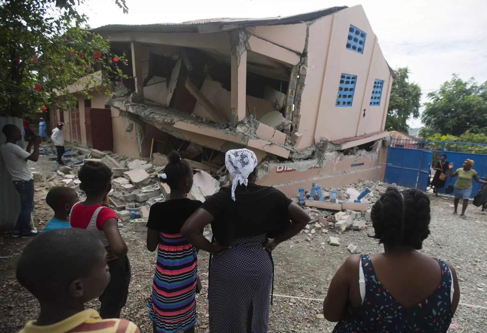 Dos terremotos dejan 12 muertos en Haití; su impacto se sintió en el país