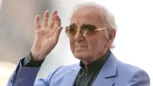 Charles Aznavour, la tenaz figura de la canción romántica francesa