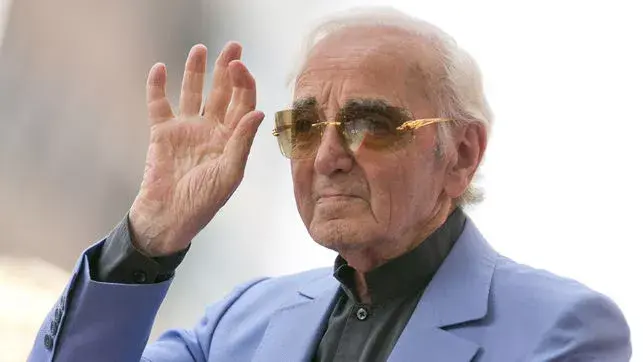 Charles Aznavour, la tenaz figura de la canción romántica francesa