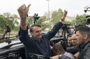 Jair Bolsonaro lidera los votos en Brasil con un 49 %, según primer escrutinio parcial