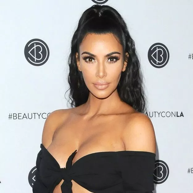 Kim Kardashian West demanda exguardia por robo en París