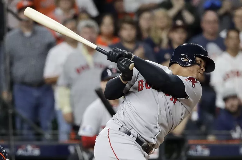 Devers luce con dos remolcadas y a Altuve le anulan jonrón de dos carreras