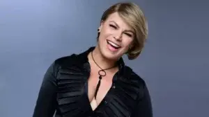 Olga Tañón entrega instrumentos valorados en 20.000 dólares a escuela de Florida