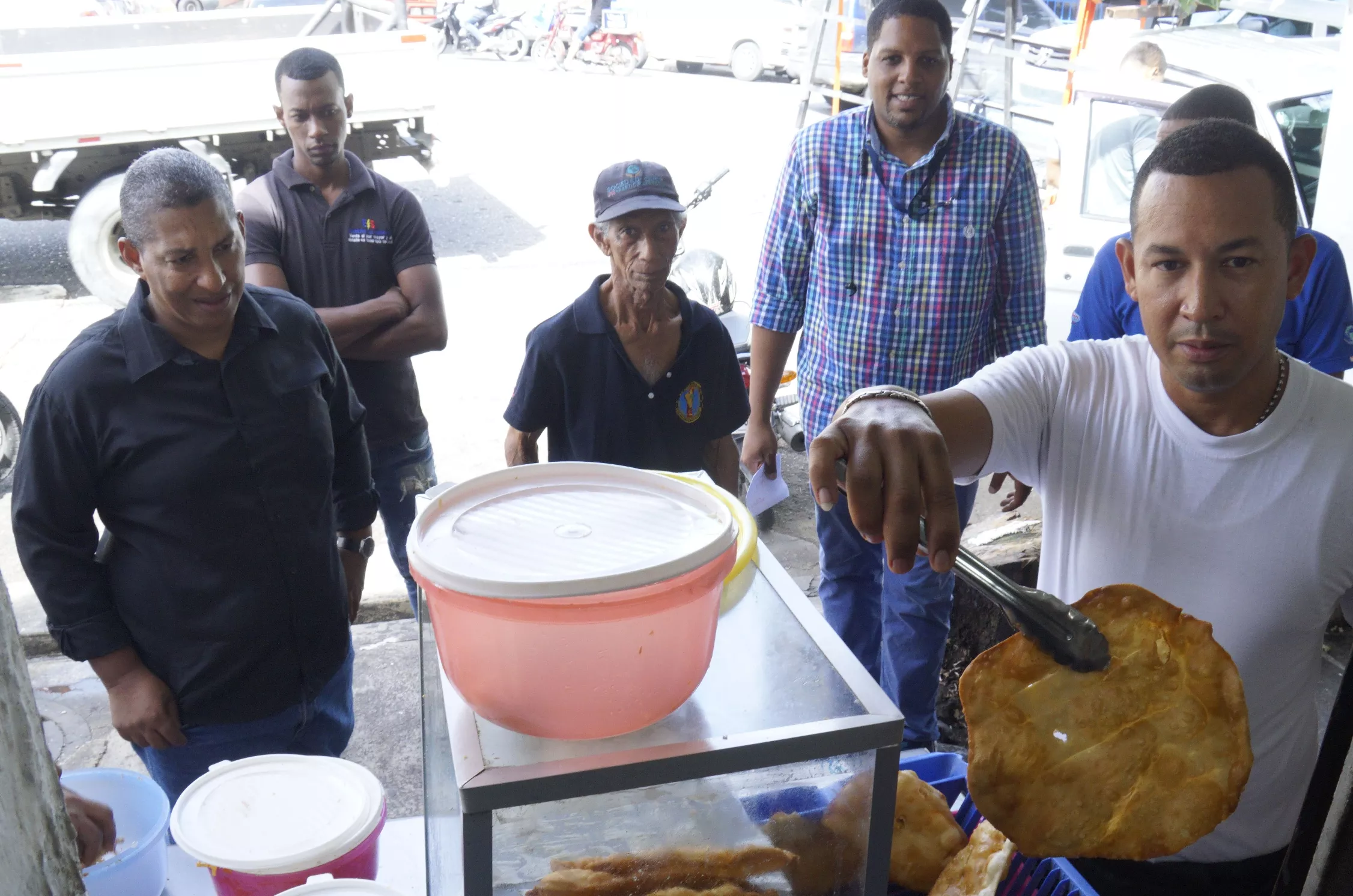 El “yaniqueque” pasó a la categoría de empanada y copó las calles