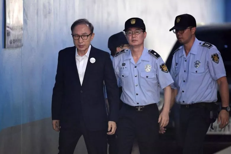 bp_lee_myung-bak_051018_73