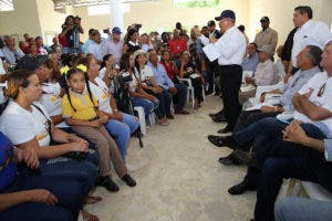 Presidente Medina promete apoyo a ganaderos y Centro de Madres de Villa Elisa, Montecristi