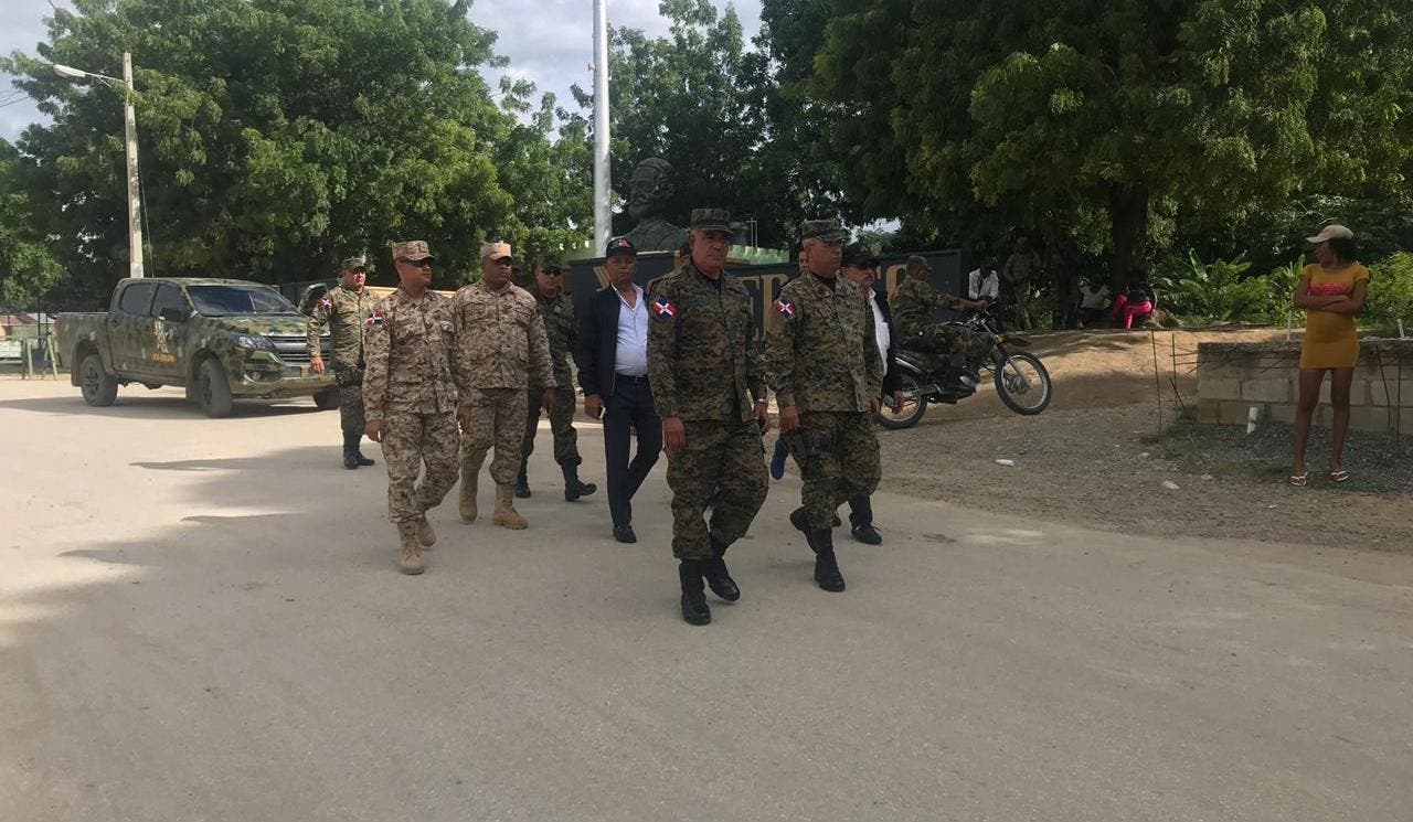 Comandante del Ejército: «Población no tiene porque preocuparse por lo que está pasando en Haití»
