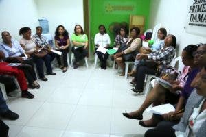 Familias reciben formación en manejo de situaciones difíciles