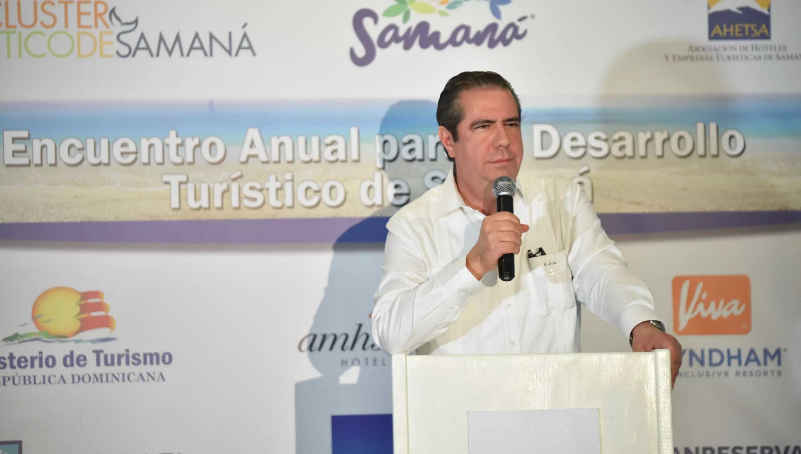 Francisco Javier García anuncia construcción de un anfiteatro en Samaná