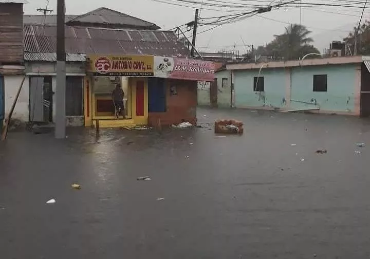 Otra vez se inundan sectores de Puerto Plata por aguaceros