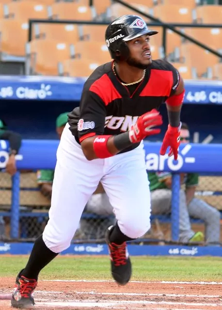 Leones vencen 3-1 a las Estrellas