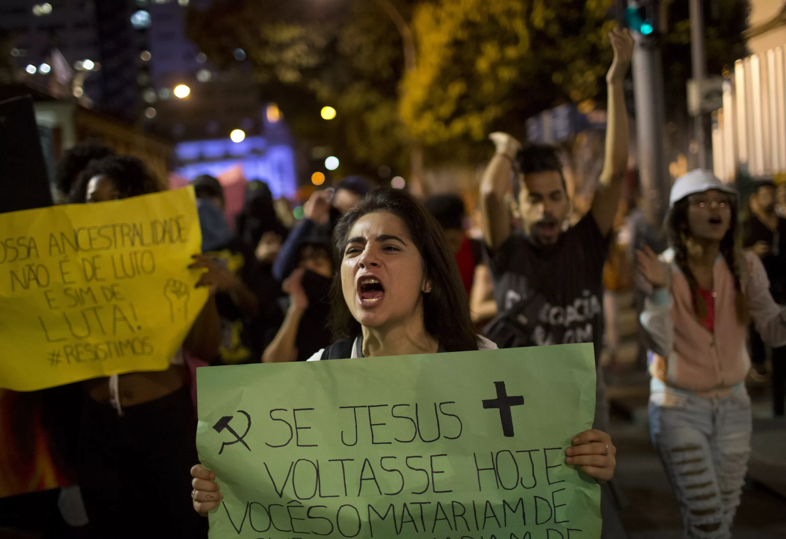 Brasileños protestan contra Bolsonaro y le exigen respetar la democracia